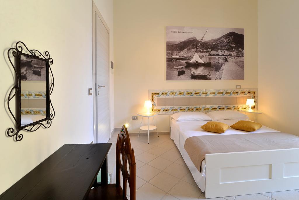 ซาแลร์โน บีแอนด์บี ซานติ แอนด์ ซาราเชนี-ใหม่ Bed & Breakfast ห้อง รูปภาพ