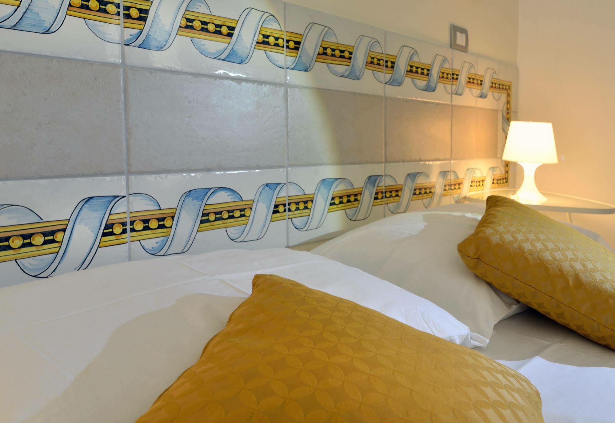 ซาแลร์โน บีแอนด์บี ซานติ แอนด์ ซาราเชนี-ใหม่ Bed & Breakfast ภายนอก รูปภาพ