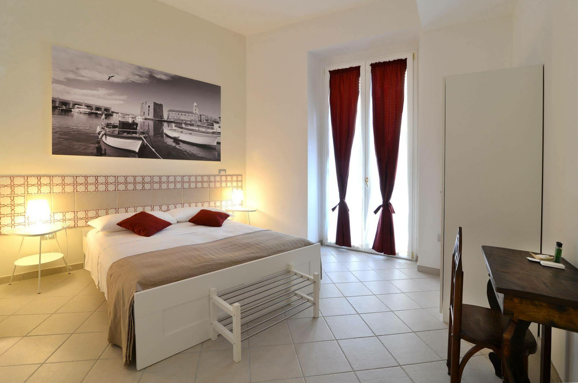 ซาแลร์โน บีแอนด์บี ซานติ แอนด์ ซาราเชนี-ใหม่ Bed & Breakfast ภายนอก รูปภาพ