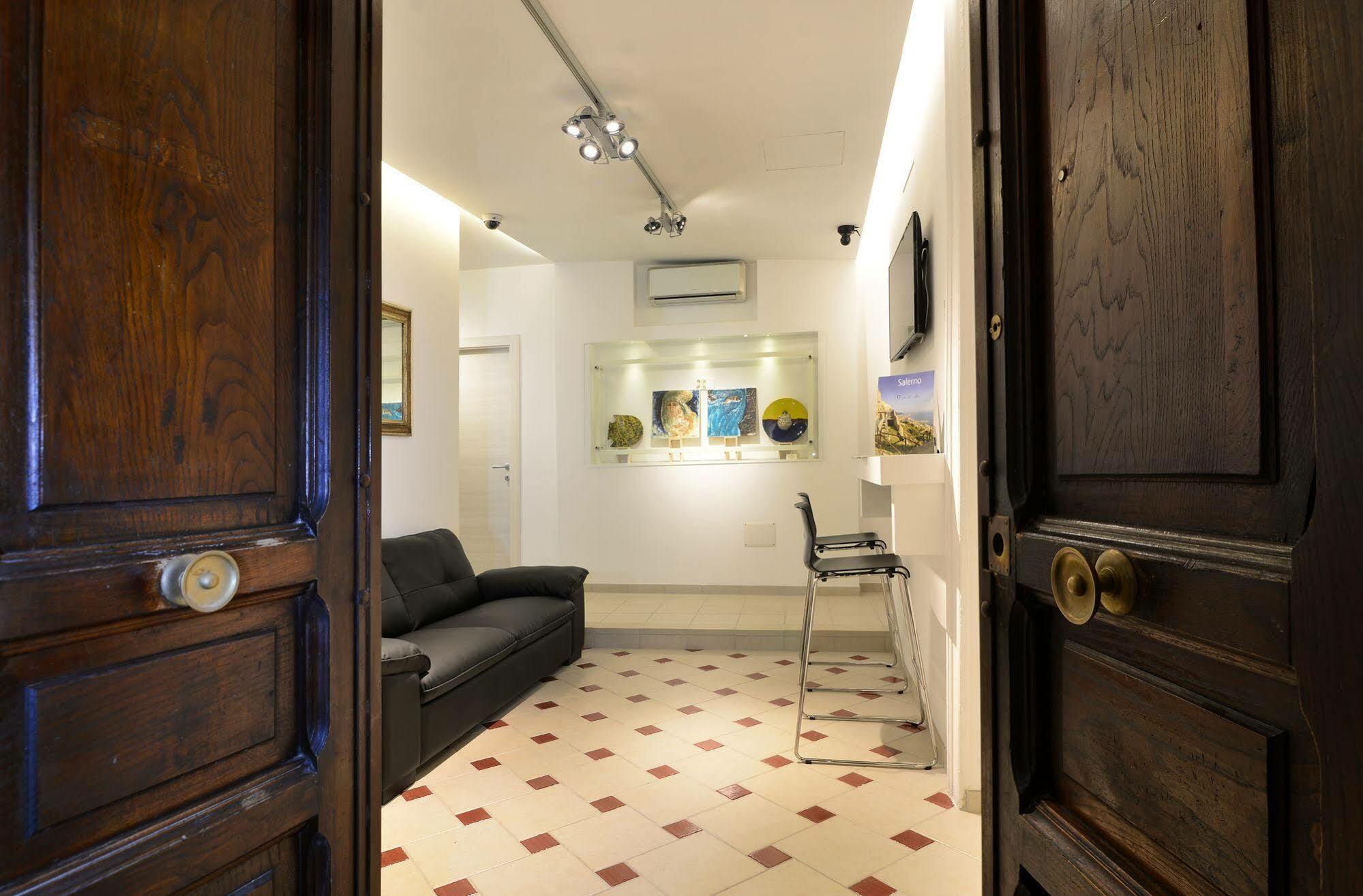 ซาแลร์โน บีแอนด์บี ซานติ แอนด์ ซาราเชนี-ใหม่ Bed & Breakfast ภายนอก รูปภาพ