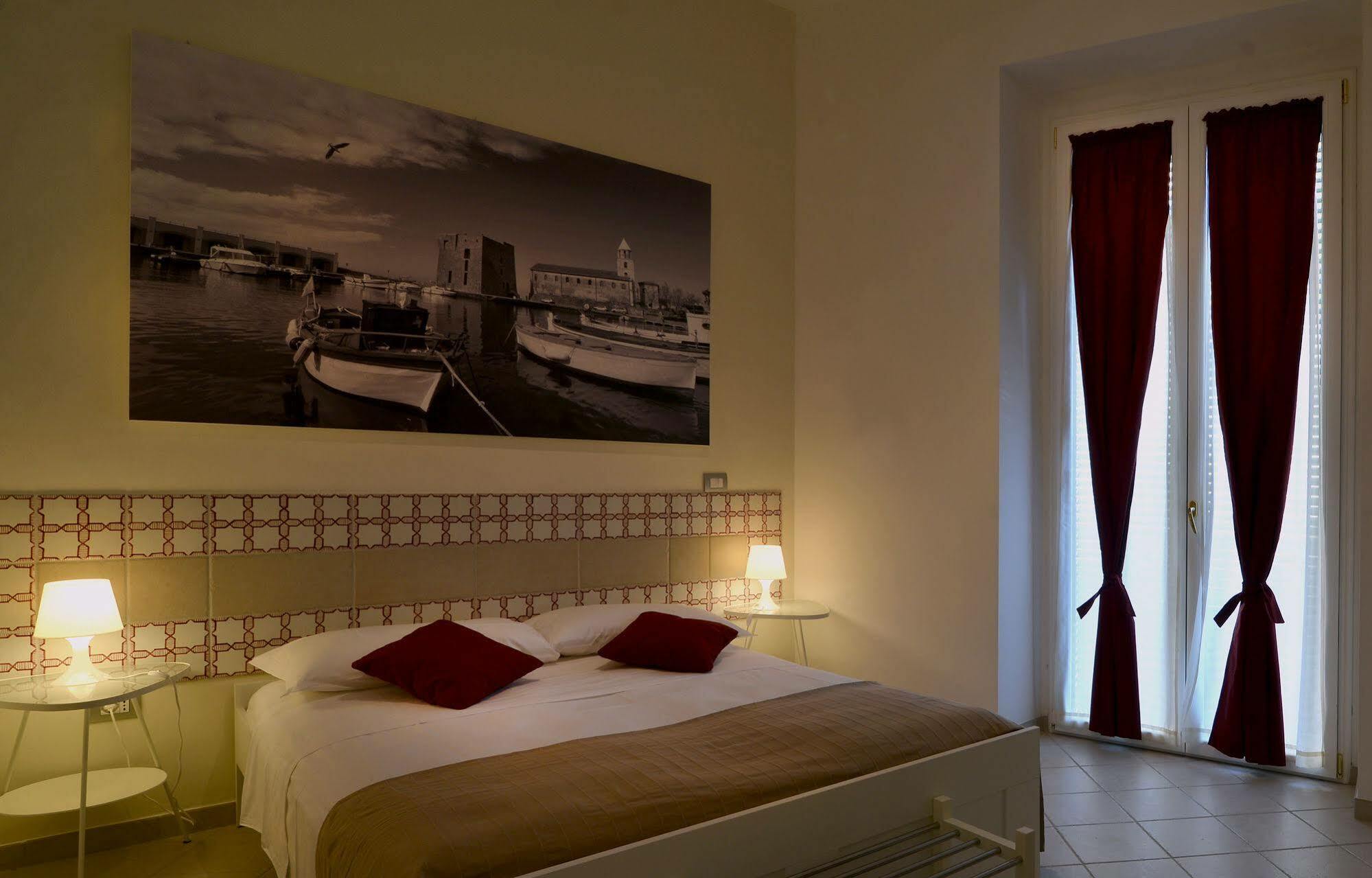 ซาแลร์โน บีแอนด์บี ซานติ แอนด์ ซาราเชนี-ใหม่ Bed & Breakfast ภายนอก รูปภาพ